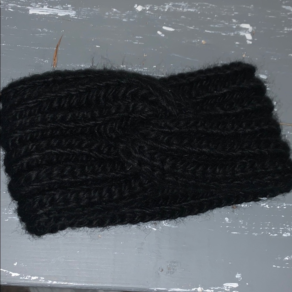 Headband that covers ears
